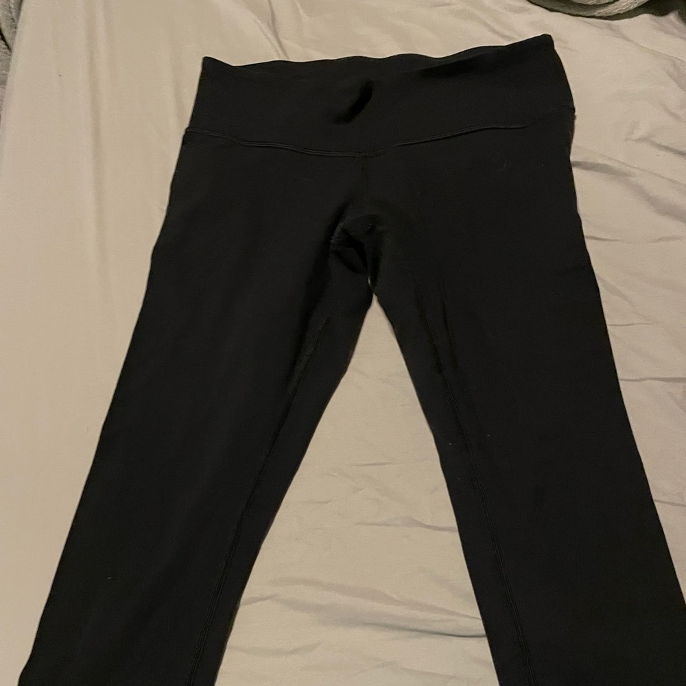 Lululemon black capris